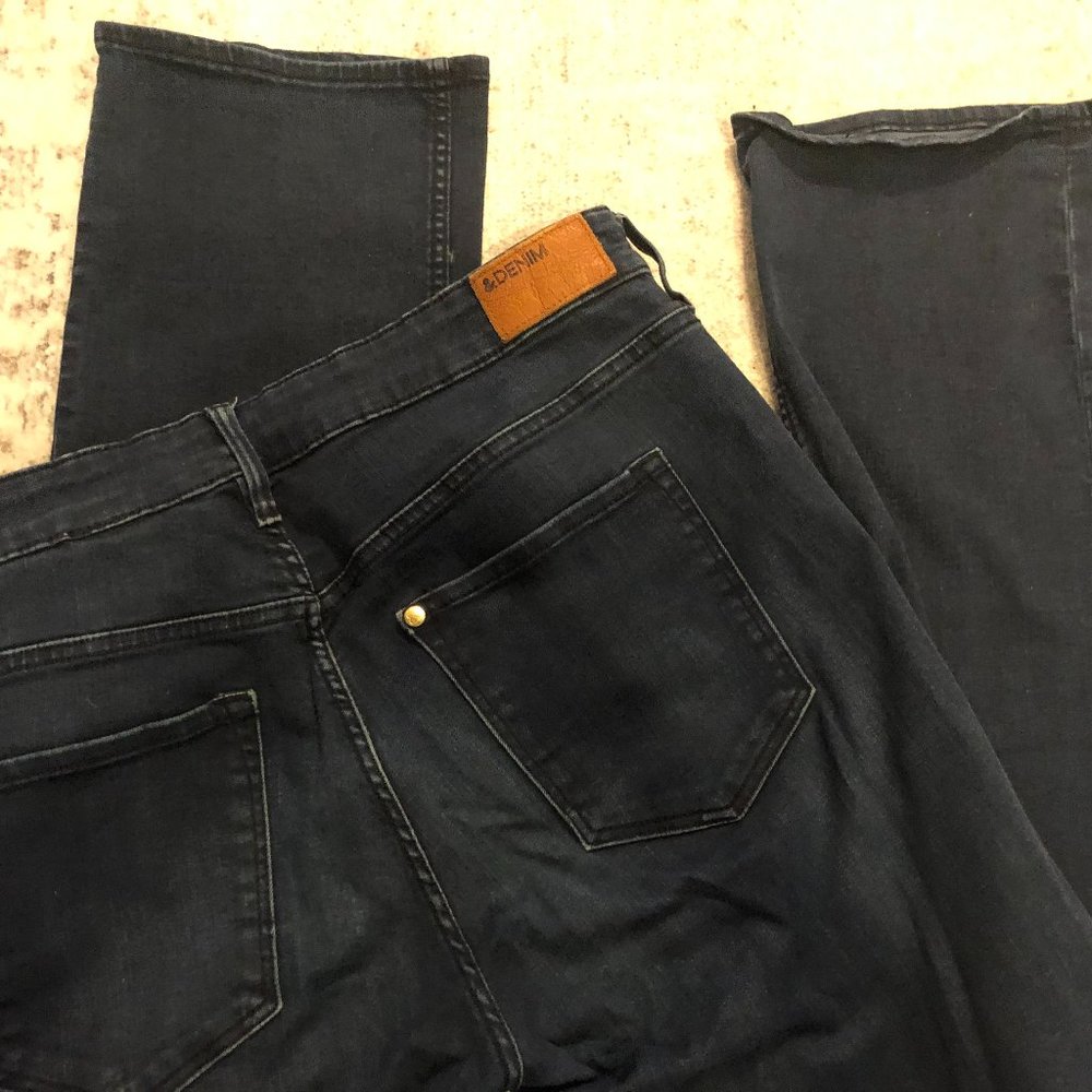 H&M Straight Dark Wash Jeans - Size 32